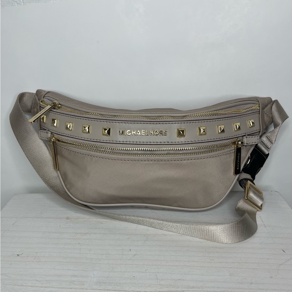 Michael Kors Kenly Studded Waist Pack Crossbody Taupe Travel Casual - Picture 2 of 12